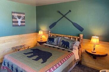 מוטל The Fishing Bear Lodge