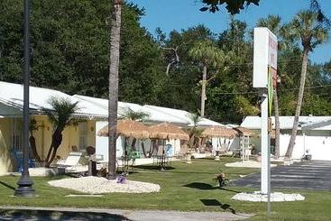 מוטל Tropical Bay Suites