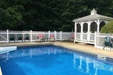 Center Harbor Sutton House B & B