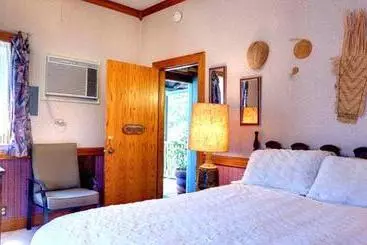 Mariposa Hotel Inn