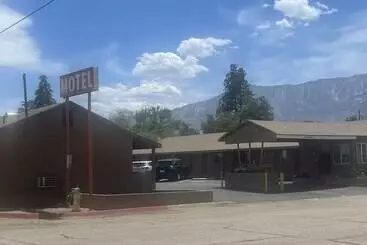 Motelli Lone Pine Budget Inn
