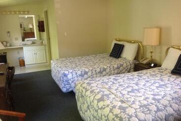 Motel Schooner Bay Motor Inn