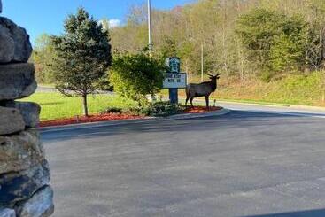 فندق على الطريق Smoky Mountain Inn & Suites