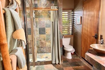 Maui What A Wonderful World Bed & Breakfast