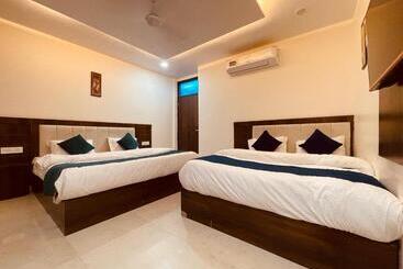 Hotel Divine Ganga By Mj Hospitality