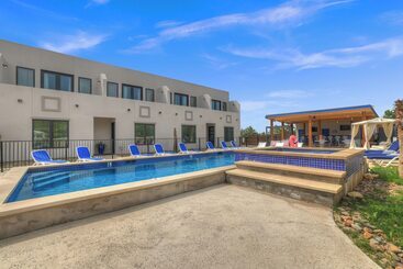 The Bentley Hotel   Sinatra Room   Hill Country View