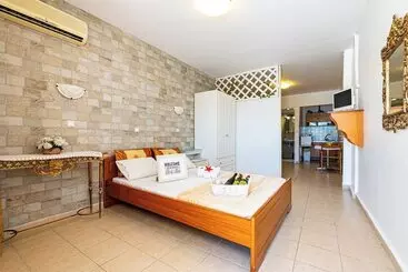 Lions Apartments