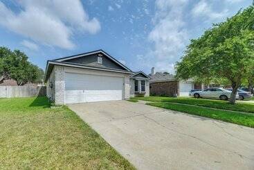 کلبه Pet Friendly Corpus Christi Home: 12 Mi To Beach!