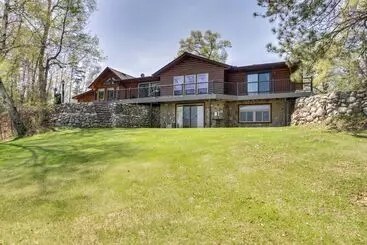 Mökkimajoitus Private Lakefront Emily Home W/ Yard & Fire Pit!