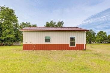 Landhaus Quaint Archer Farmhouse: Peaceful & Quiet Setting!