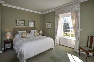 Residenza Charming 10 Bed House In Blairgowrie