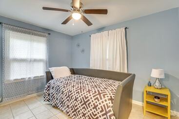 Сельский дом Serene Charleston Home Near Airport: Pets Welcome!