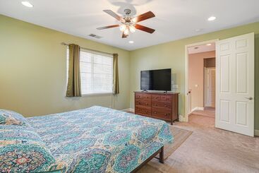 کلبه Spacious Bay Point Family Home W/ Private Yard!