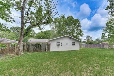 Hus på landet Baton Rouge Home W/ Yard ~ 14 Mi To Downtown!
