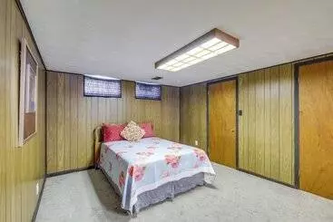 Mökkimajoitus Charming Home   4 Mi To Euclid Creek Reservation