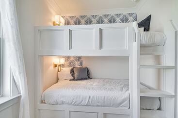 קוטג'' Coastal Gulf Shores Abode W/ Private Beach Access!