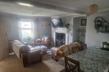 إقامة 3br Sleeps6 Petsok Off Road Parking Garden