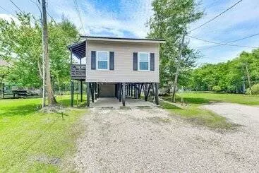 Mökkimajoitus Riverfront Springfield Home W/ Scenic Deck & Dock!