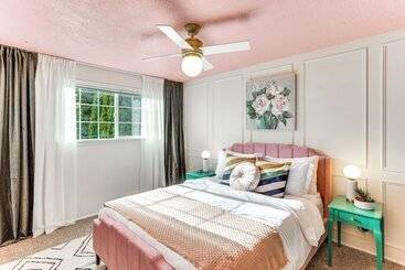 קוטג'' Vibrant Tacoma Retreat, Near Point Defiance Park!