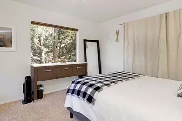 Mökkimajoitus Cedar Chalet #1980