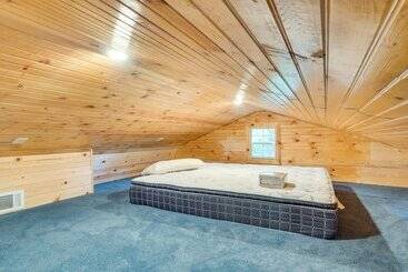 Vidéki Ház Cozy Hemphill Cabin W/ Lake Views & Deck!