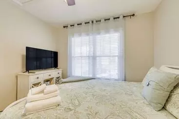 コテージ Oak Island Beach House ~ 1/2 Mi To Shore!