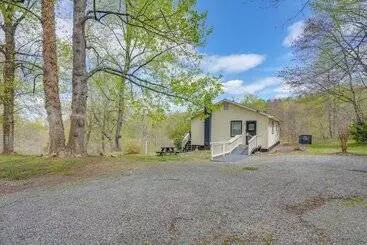 Mökkimajoitus Serene Roseland Retreat Near Wintergreen Resort!