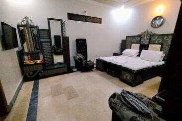 پانسیون Hill View Guest House