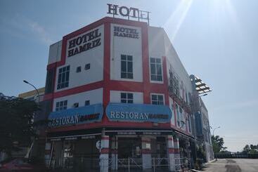 Oyo 90995 Hotel Nk Impian