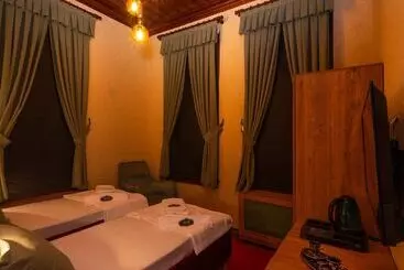 Hotel Araz White House