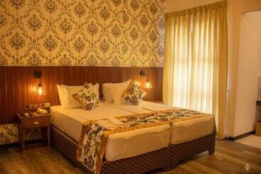 Отель Nirvana Bliss By Clove