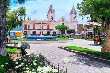 پانسیون Hospedaje Mónaco   Jauja Airport