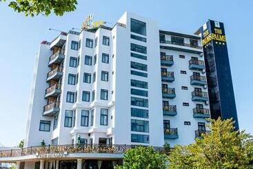 The Palms Hotel By Hmg