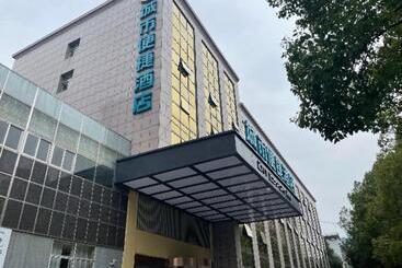 בית מלון כפרי City Comfort Inn Shaoyang Jiangbei Plaza