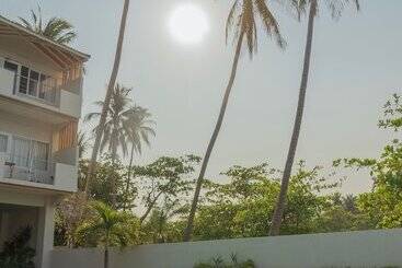 Mirasurf Hotel & Waves