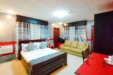 Reddoorz @ Hotel Dian Aparri