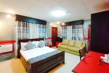 Reddoorz @ Hotel Dian Aparri