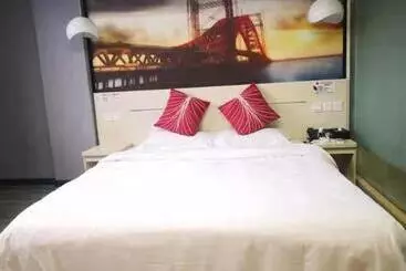 Thank Hotel Guizhou Longli County Lanban Street Pedestrian Street