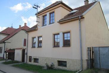 Pension (Hôtel basse catégorie) Penzion Bulhary S Vinným Sklepem