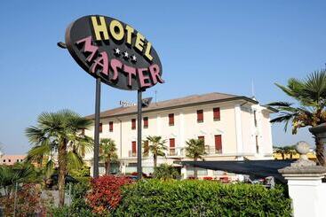 בית מלון כפרי Master