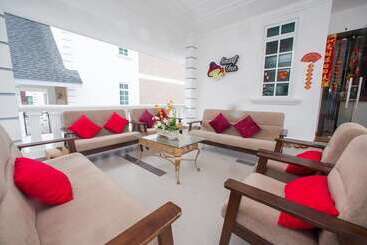 Bed and Breakfast Smurf Inn Homestay