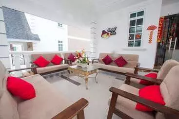 تختخواب و صبحانه Smurf Inn Homestay