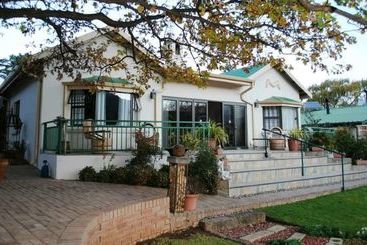 茅舍 Golden View Luxury Self Catering