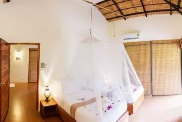 Hotel Anurak Community Lodge