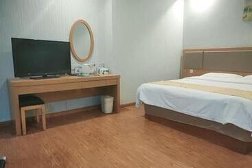 Otel Greentree Inn Henan Xinyang Shangcheng County Huangbaishan Road Times Shopping Mall Express