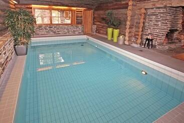 Aparthotel Kuukkeli Log Houses Aurora Resort