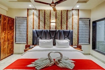 Hotel Apratim Lodging & Boarding