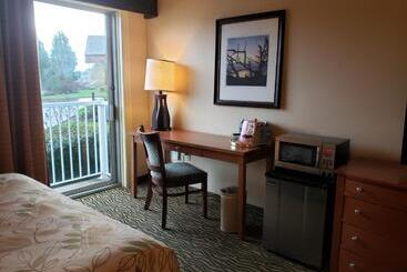 בית מלון כפרי Three Rivers Casino Resort