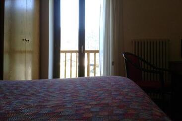 Отель Serenella