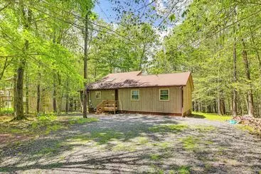 Mökkimajoitus Clifton Township Home W/ Deck & Heated Sunroom!